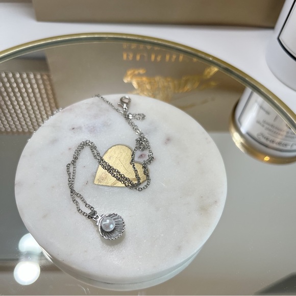 NWT silver seashell pearl necklace - Picture 3 of 5
